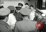 Standbild Demonstrationen auf der Straße Hegyeshalom Ungarn, 1956, aus Sekunde 28 historischem Filmmaterial Videoclip 65675064683
