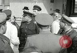 Standbild Demonstrationen auf der Straße Hegyeshalom Ungarn, 1956, aus Sekunde 29 historischem Filmmaterial Videoclip 65675064683