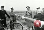 Standbild Demonstrationen auf der Straße Hegyeshalom Ungarn, 1956, aus Sekunde 35 historischem Filmmaterial Videoclip 65675064683