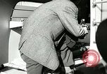 Standbild Demonstrationen auf der Straße Hegyeshalom Ungarn, 1956, aus Sekunde 40 historischem Filmmaterial Videoclip 65675064683