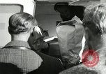 Standbild Demonstrationen auf der Straße Hegyeshalom Ungarn, 1956, aus Sekunde 41 historischem Filmmaterial Videoclip 65675064683