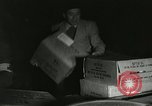 Standbild Demonstrationen auf der Straße Hegyeshalom Ungarn, 1956, aus Sekunde 45 historischem Filmmaterial Videoclip 65675064683