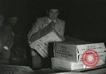 Standbild Demonstrationen auf der Straße Hegyeshalom Ungarn, 1956, aus Sekunde 46 historischem Filmmaterial Videoclip 65675064683
