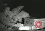 Standbild Demonstrationen auf der Straße Hegyeshalom Ungarn, 1956, aus Sekunde 47 historischem Filmmaterial Videoclip 65675064683