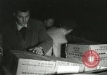 Standbild Demonstrationen auf der Straße Hegyeshalom Ungarn, 1956, aus Sekunde 49 historischem Filmmaterial Videoclip 65675064683