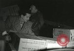 Standbild Demonstrationen auf der Straße Hegyeshalom Ungarn, 1956, aus Sekunde 53 historischem Filmmaterial Videoclip 65675064683