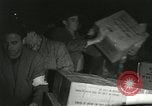 Standbild Demonstrationen auf der Straße Hegyeshalom Ungarn, 1956, aus Sekunde 54 historischem Filmmaterial Videoclip 65675064683