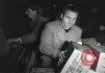 Standbild Demonstrationen auf der Straße Hegyeshalom Ungarn, 1956, aus Sekunde 57 historischem Filmmaterial Videoclip 65675064683