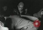 Standbild Demonstrationen auf der Straße Hegyeshalom Ungarn, 1956, aus Sekunde 60 historischem Filmmaterial Videoclip 65675064683