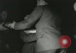 Standbild Demonstrationen auf der Straße Hegyeshalom Ungarn, 1956, aus Sekunde 61 historischem Filmmaterial Videoclip 65675064683