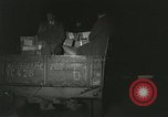 Standbild Demonstrationen auf der Straße Hegyeshalom Ungarn, 1956, aus Sekunde 62 historischem Filmmaterial Videoclip 65675064683