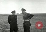 Standbild Offiziere Ägypten, 1956, aus Sekunde 7 historischem Filmmaterial Videoclip 65675064693