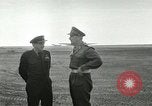 Standbild Offiziere Ägypten, 1956, aus Sekunde 8 historischem Filmmaterial Videoclip 65675064693