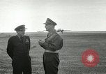 Standbild Offiziere Ägypten, 1956, aus Sekunde 9 historischem Filmmaterial Videoclip 65675064693