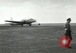 Standbild Offiziere Ägypten, 1956, aus Sekunde 16 historischem Filmmaterial Videoclip 65675064693