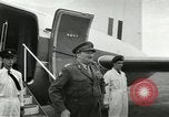 Standbild Offiziere Ägypten, 1956, aus Sekunde 27 historischem Filmmaterial Videoclip 65675064693