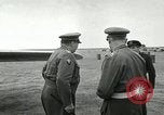 Standbild Offiziere Ägypten, 1956, aus Sekunde 31 historischem Filmmaterial Videoclip 65675064693