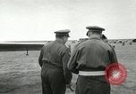 Standbild Offiziere Ägypten, 1956, aus Sekunde 32 historischem Filmmaterial Videoclip 65675064693