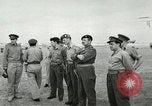 Standbild Offiziere Ägypten, 1956, aus Sekunde 36 historischem Filmmaterial Videoclip 65675064693