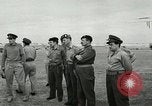 Standbild Offiziere Ägypten, 1956, aus Sekunde 37 historischem Filmmaterial Videoclip 65675064693