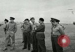 Standbild Offiziere Ägypten, 1956, aus Sekunde 38 historischem Filmmaterial Videoclip 65675064693