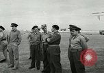 Standbild Offiziere Ägypten, 1956, aus Sekunde 39 historischem Filmmaterial Videoclip 65675064693