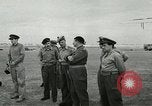 Standbild Offiziere Ägypten, 1956, aus Sekunde 40 historischem Filmmaterial Videoclip 65675064693