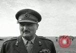 Standbild Offiziere Ägypten, 1956, aus Sekunde 41 historischem Filmmaterial Videoclip 65675064693