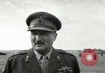 Standbild Offiziere Ägypten, 1956, aus Sekunde 42 historischem Filmmaterial Videoclip 65675064693