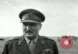 Standbild Offiziere Ägypten, 1956, aus Sekunde 43 historischem Filmmaterial Videoclip 65675064693