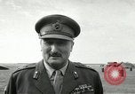 Standbild Offiziere Ägypten, 1956, aus Sekunde 44 historischem Filmmaterial Videoclip 65675064693