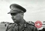 Standbild Offiziere Ägypten, 1956, aus Sekunde 46 historischem Filmmaterial Videoclip 65675064693