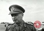 Standbild Offiziere Ägypten, 1956, aus Sekunde 47 historischem Filmmaterial Videoclip 65675064693