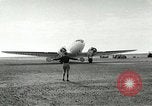 Standbild Offiziere Ägypten, 1956, aus Sekunde 56 historischem Filmmaterial Videoclip 65675064693