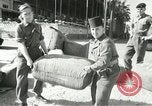 Standbild europäische Truppen Ägypten, 1956, aus Sekunde 57 historischem Filmmaterial Videoclip 65675064694