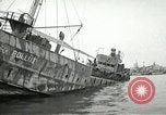 Standbild europäische Schiffe Ägypten, 1956, aus Sekunde 24 historischem Filmmaterial Videoclip 65675064695