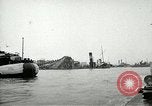 Standbild europäische Schiffe Ägypten, 1956, aus Sekunde 53 historischem Filmmaterial Videoclip 65675064695