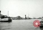 Standbild europäische Schiffe Ägypten, 1956, aus Sekunde 54 historischem Filmmaterial Videoclip 65675064695