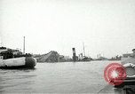 Standbild europäische Schiffe Ägypten, 1956, aus Sekunde 55 historischem Filmmaterial Videoclip 65675064695