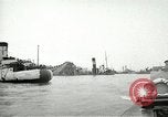 Standbild europäische Schiffe Ägypten, 1956, aus Sekunde 56 historischem Filmmaterial Videoclip 65675064695
