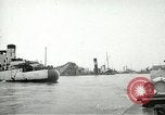 Standbild europäische Schiffe Ägypten, 1956, aus Sekunde 57 historischem Filmmaterial Videoclip 65675064695