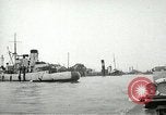 Standbild europäische Schiffe Ägypten, 1956, aus Sekunde 61 historischem Filmmaterial Videoclip 65675064695