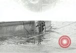 Standbild europäische Schiffe Ägypten, 1956, aus Sekunde 1 historischem Filmmaterial Videoclip 65675064696