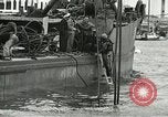 Standbild europäische Schiffe Ägypten, 1956, aus Sekunde 14 historischem Filmmaterial Videoclip 65675064696