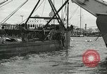 Standbild europäische Schiffe Ägypten, 1956, aus Sekunde 16 historischem Filmmaterial Videoclip 65675064696