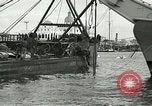 Standbild europäische Schiffe Ägypten, 1956, aus Sekunde 20 historischem Filmmaterial Videoclip 65675064696