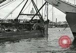 Standbild europäische Schiffe Ägypten, 1956, aus Sekunde 23 historischem Filmmaterial Videoclip 65675064696