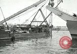 Standbild europäische Schiffe Ägypten, 1956, aus Sekunde 29 historischem Filmmaterial Videoclip 65675064696