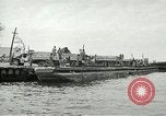 Standbild europäische Schiffe Ägypten, 1956, aus Sekunde 41 historischem Filmmaterial Videoclip 65675064696