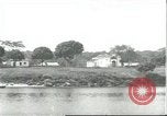 Standbild Dorf in Brasilien vom Fluss aus gesehen Brasilien, 1932, aus Sekunde 1 historischem Filmmaterial Videoclip 65675064730